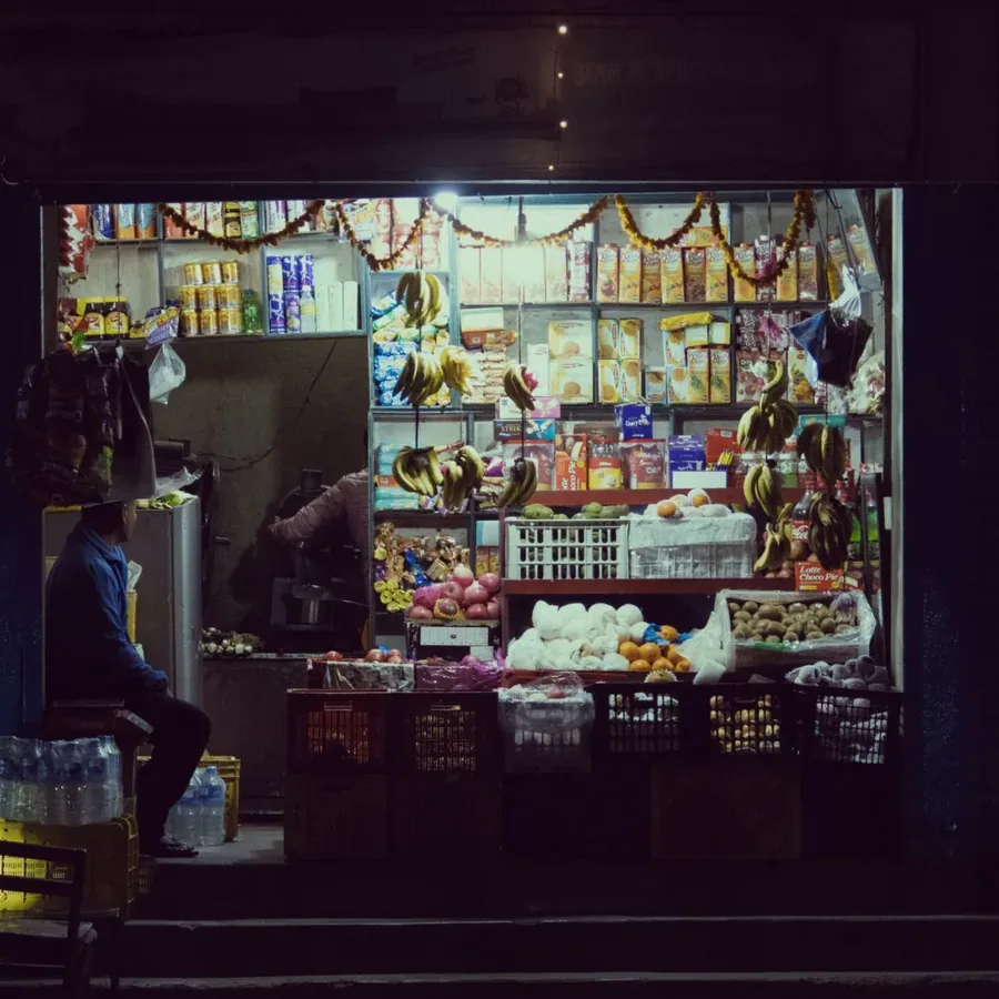 Kệ sữa, bánh kẹo và đồ khô